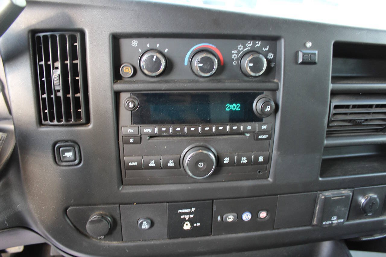 Used 2015 Chevrolet Express 3500 RWD image 14