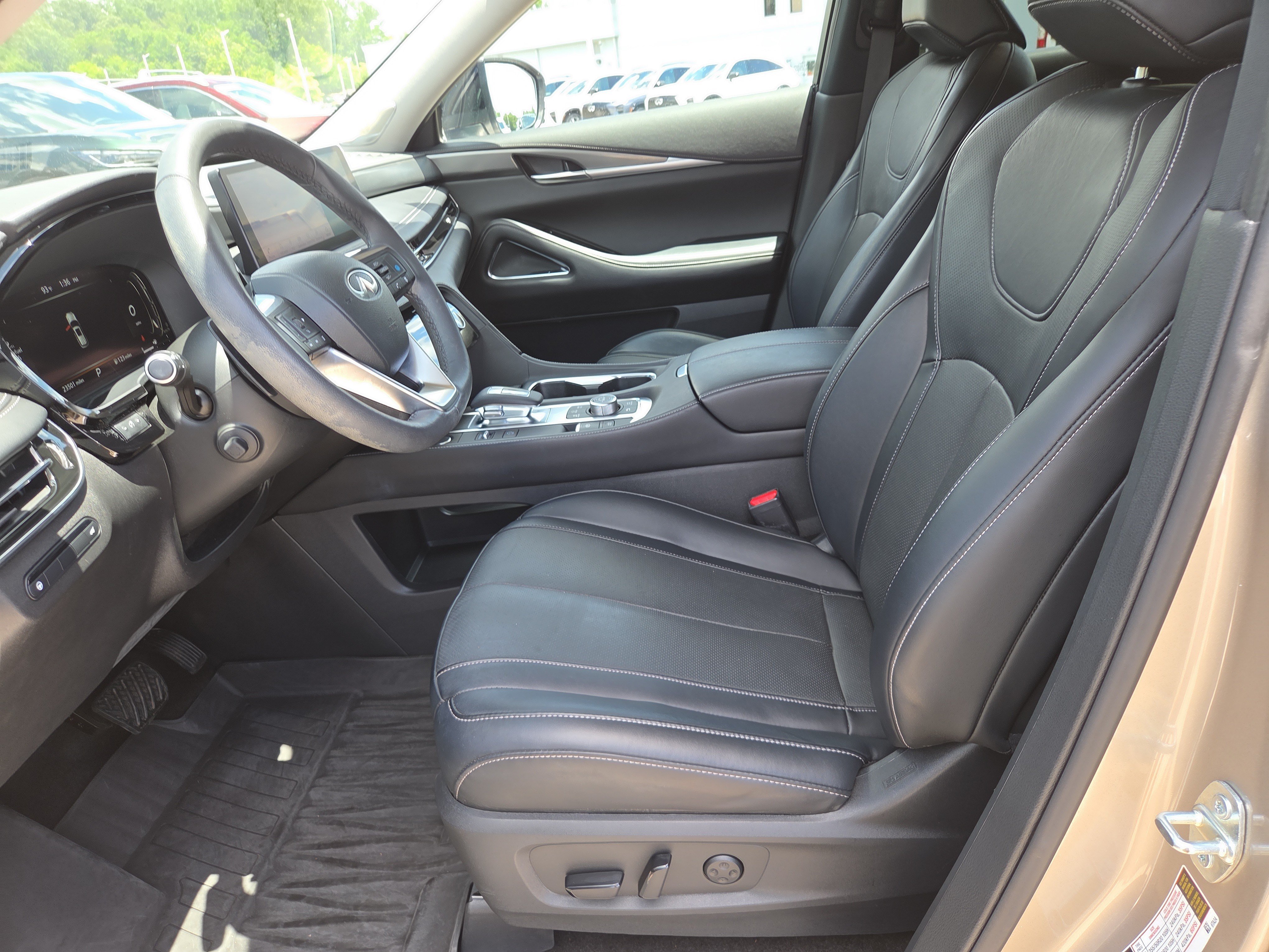 Used 2023 INFINITI QX60 Luxe w/ Performance Audio Package FWD image 5