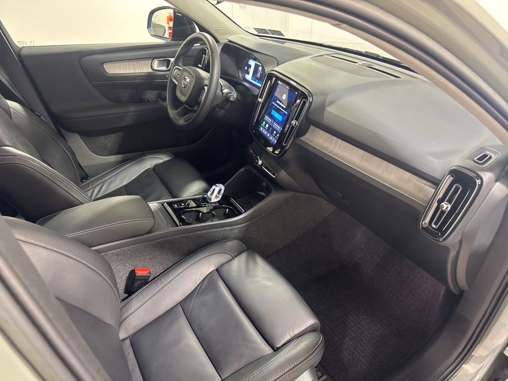 Used 2023 Volvo XC40 B5 Plus w/ Driver Assist Package AWD/4WD image 27