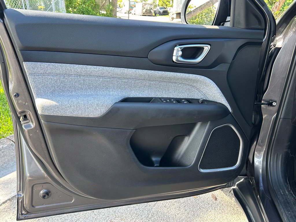 Used 2022 Jeep Compass Latitude FWD image 31