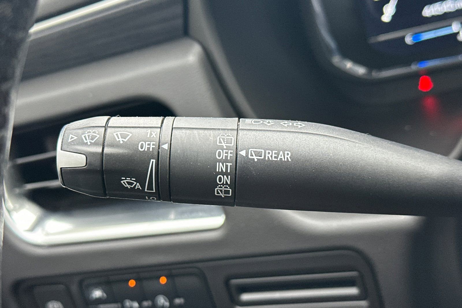 Used 2023 GMC Yukon SLT image 38