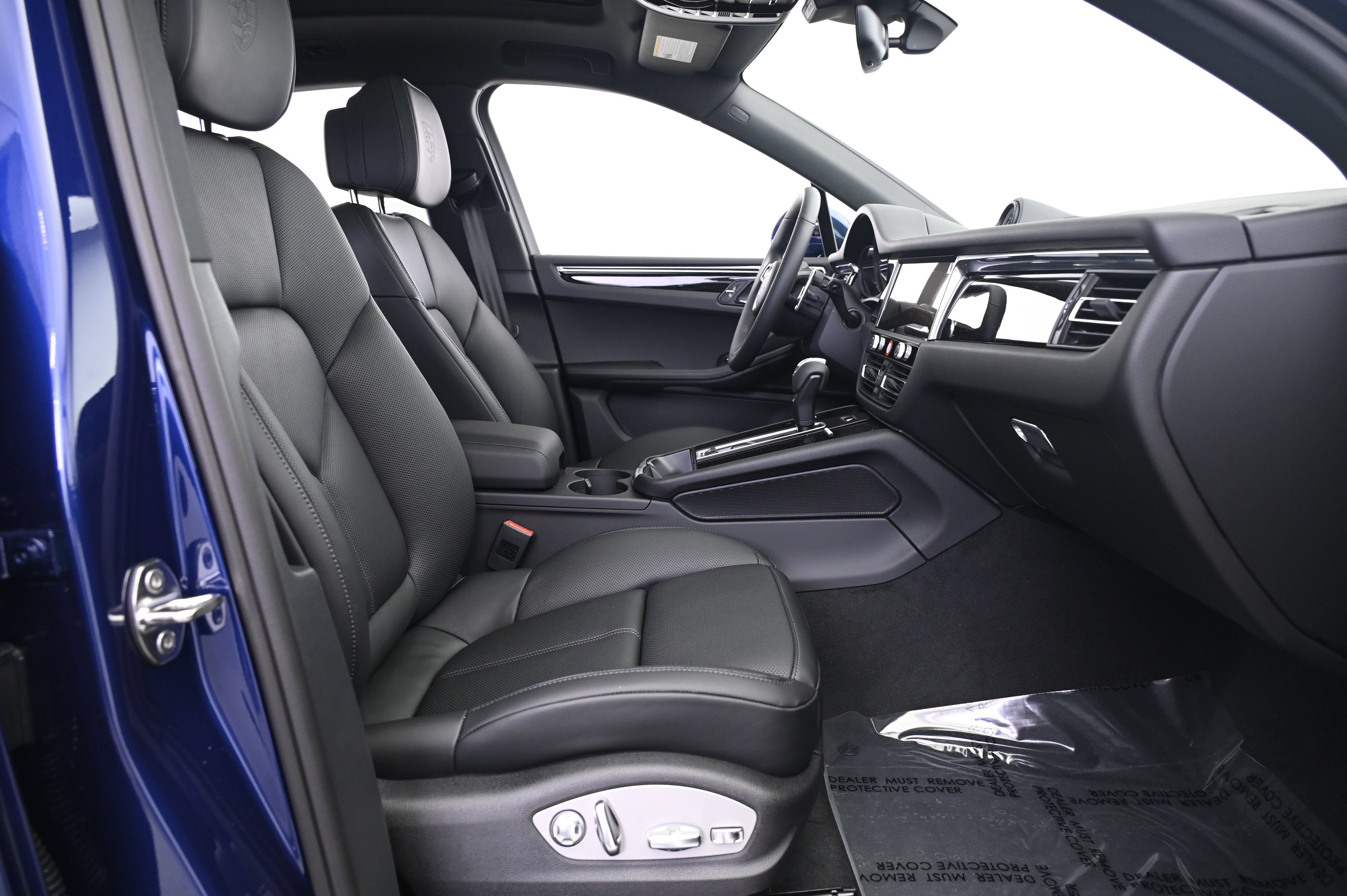 Certified 2026 Porsche Macan AWD/4WD image 23