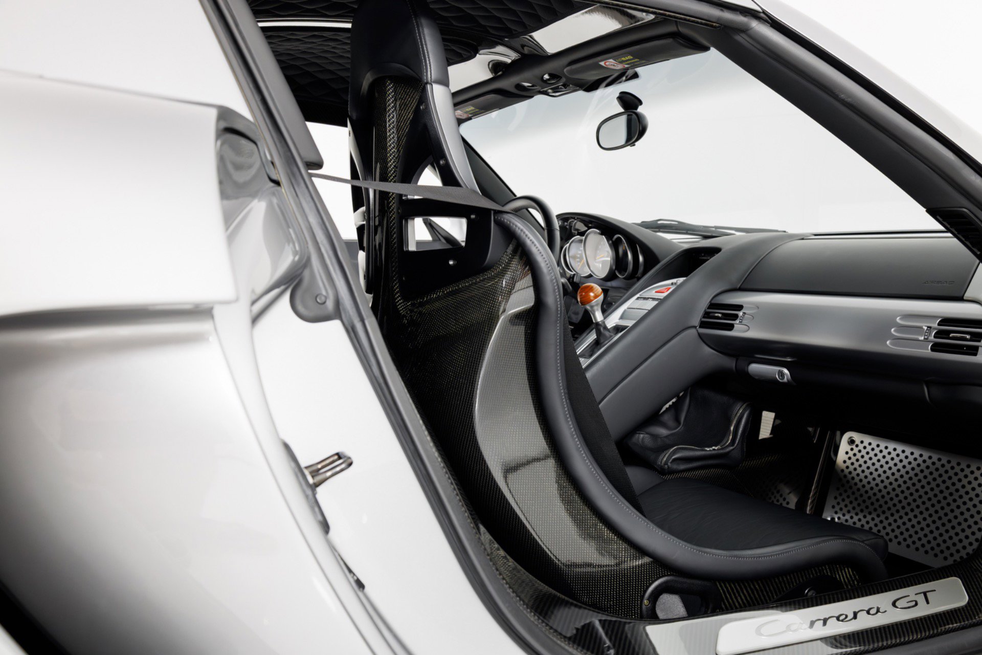 Used 2004 Porsche Carrera GT RWD image 45