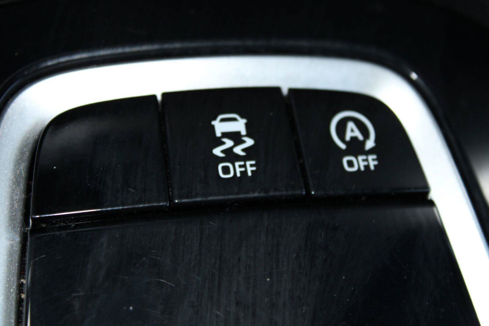 Used 2022 Toyota Corolla Cross XLE w/ Convenience Package FWD image 25