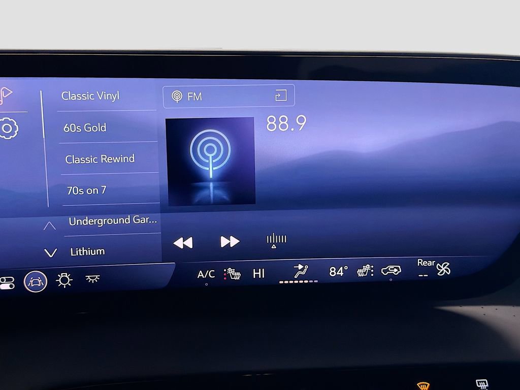 Used 2025 Buick Enclave Avenir image 16