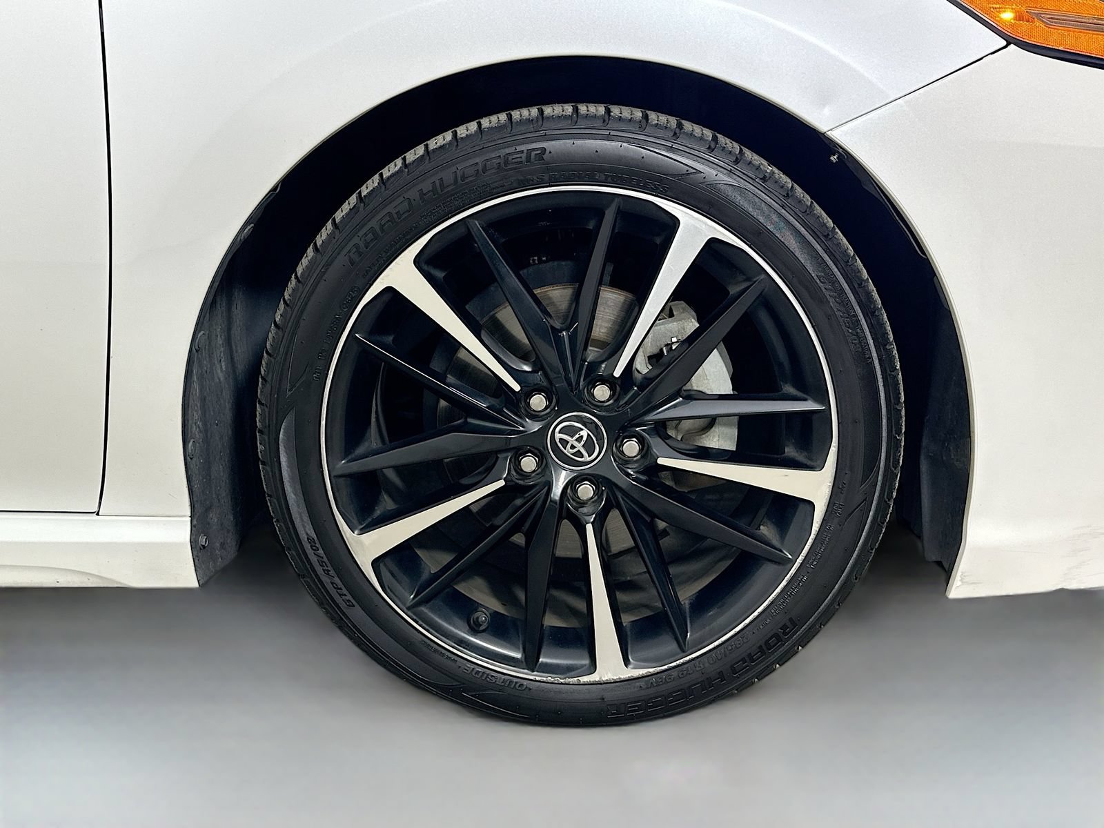 Used 2020 Toyota Camry XSE FWD image 10