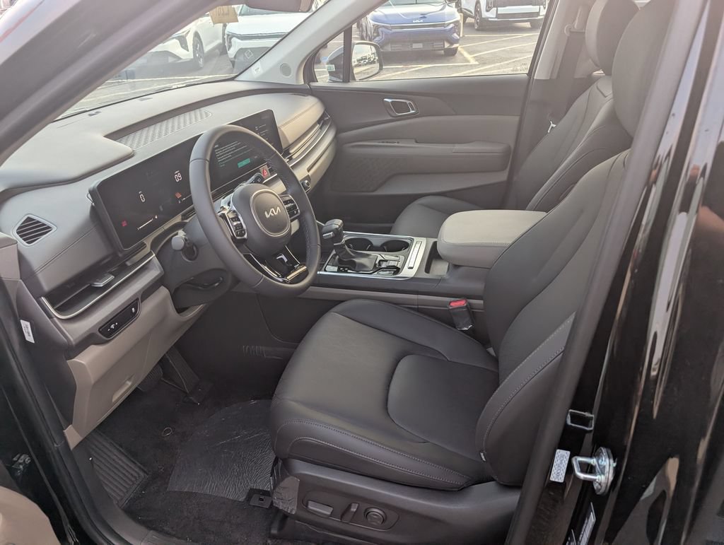 New 2026 Kia Carnival EX FWD image 11