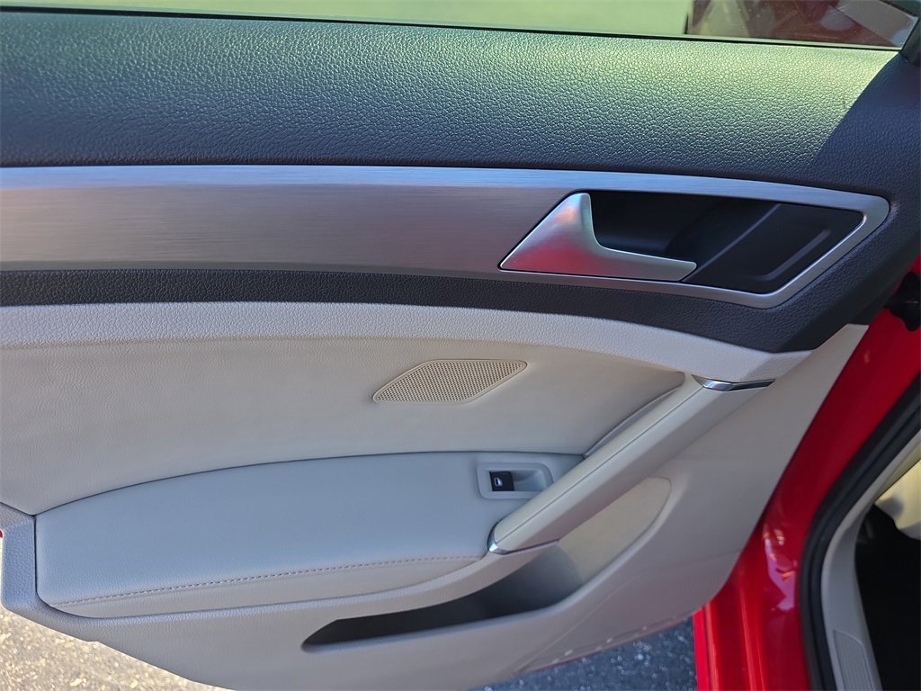 Used 2015 Volkswagen Golf TDI S image 9