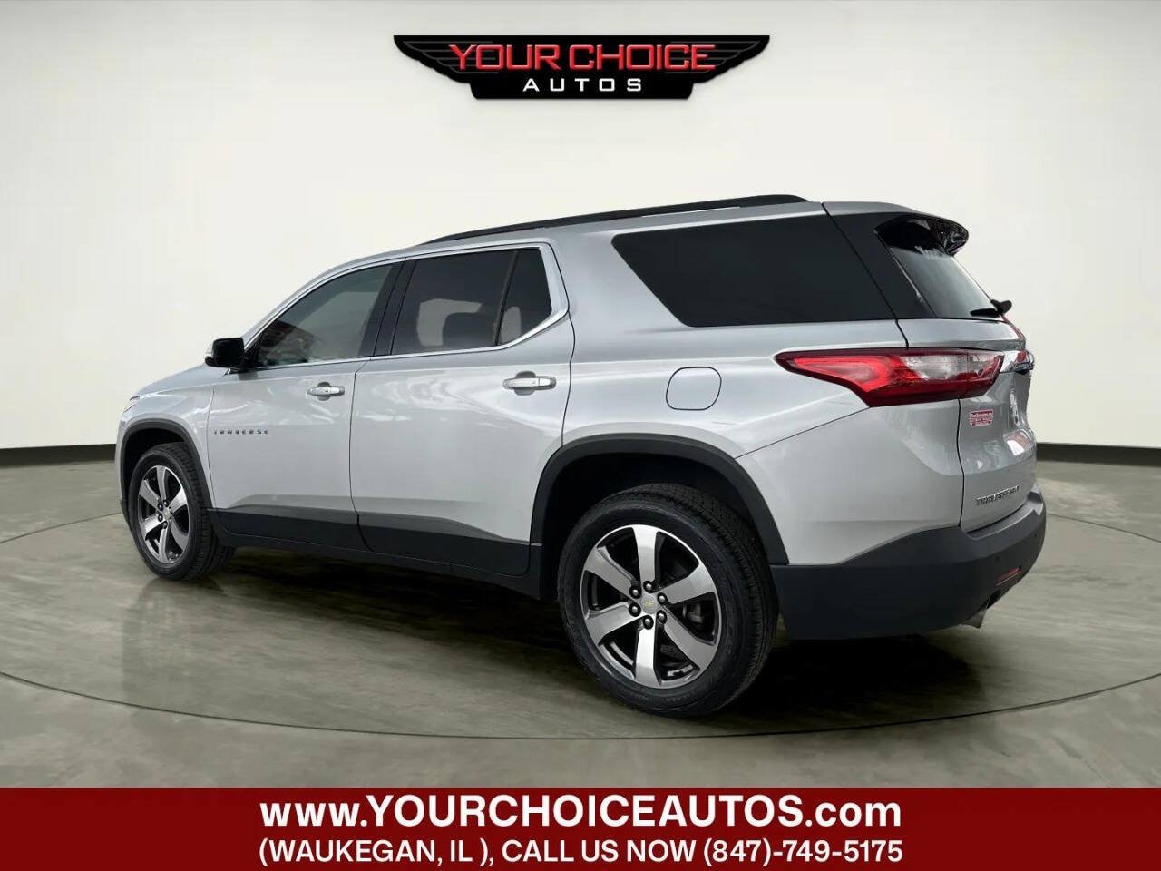 Used 2019 Chevrolet Traverse LT w/ LT Premium Package AWD/4WD image 3