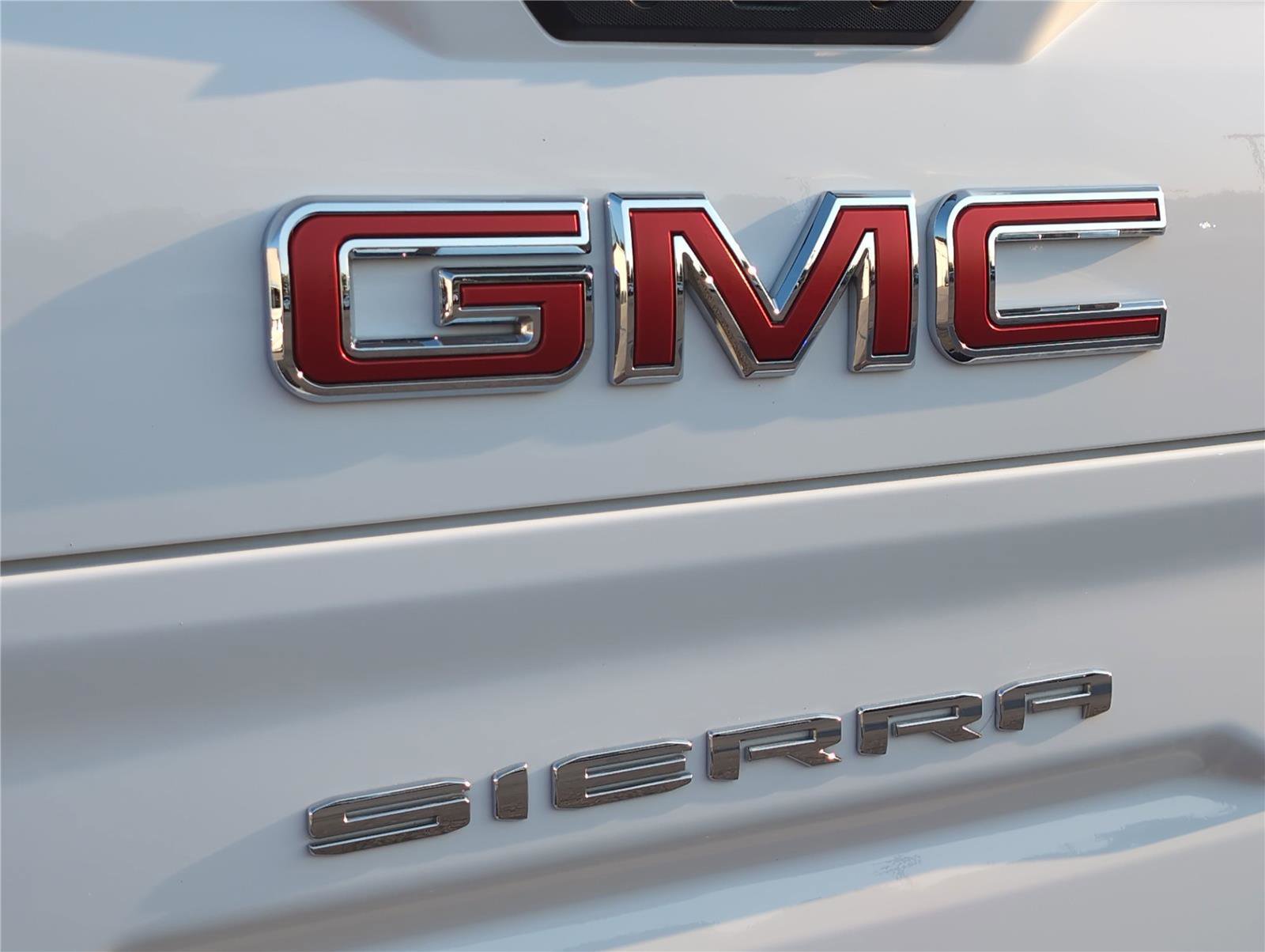 Used 2024 GMC Sierra 1500 SLT w/ SLT Premium Plus Package image 32