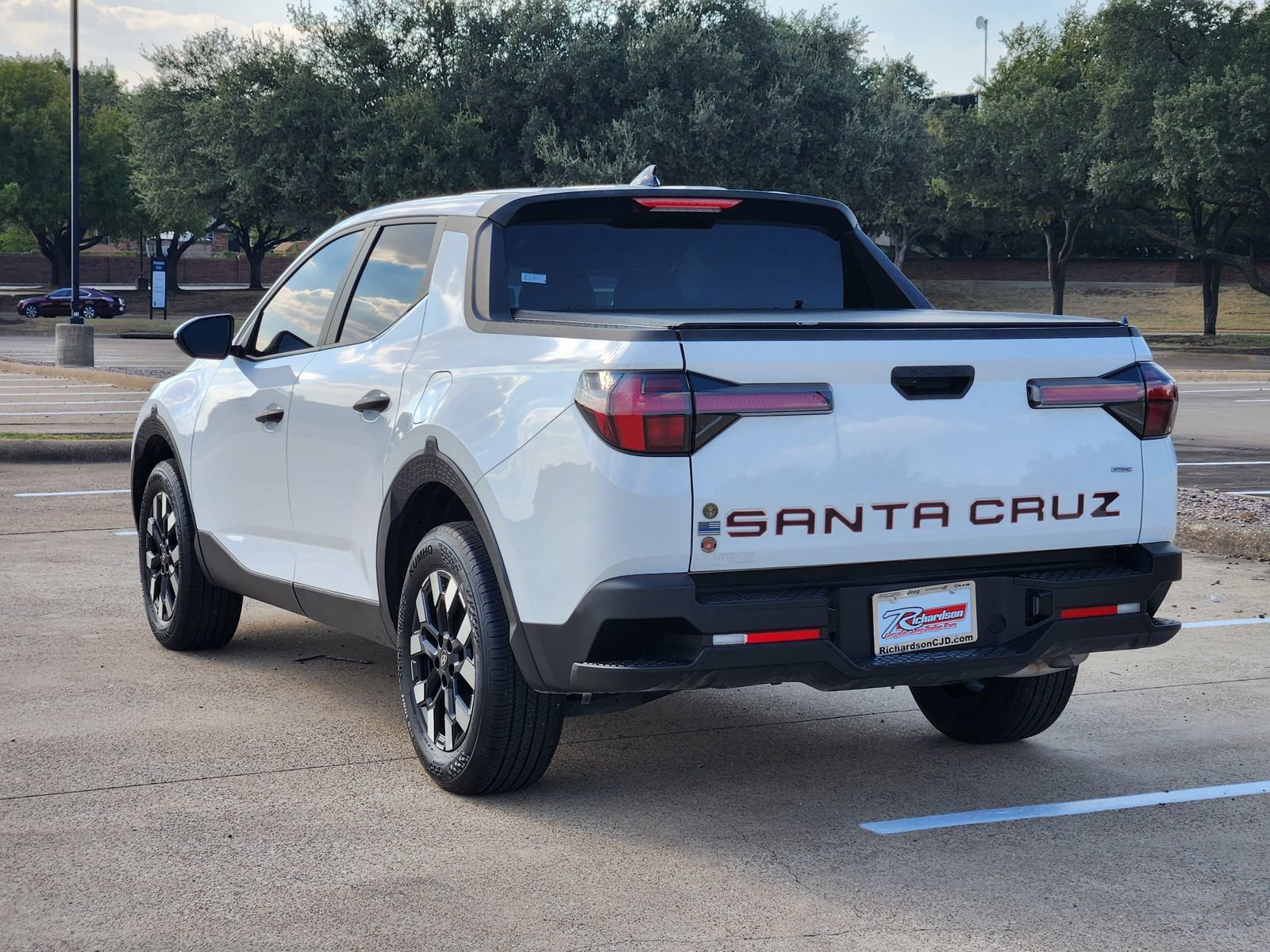 Used 2025 Hyundai Santa Cruz SE AWD/4WD image 4