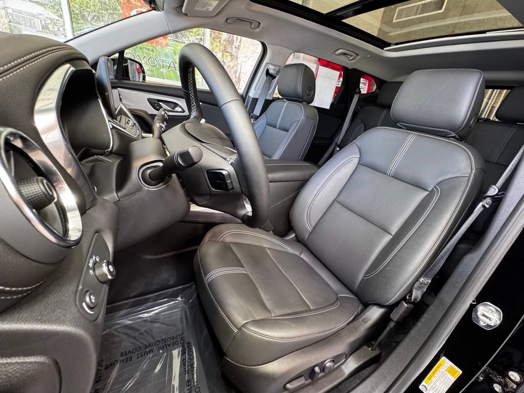 Used 2025 Chevrolet Blazer LT w/ Sound & Technology Package FWD image 18