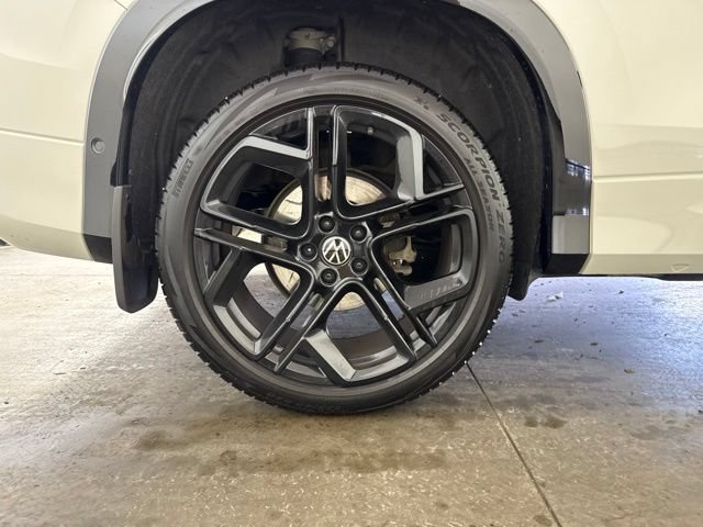 Used 2025 Volkswagen Tiguan SE R-Line AWD/4WD image 10