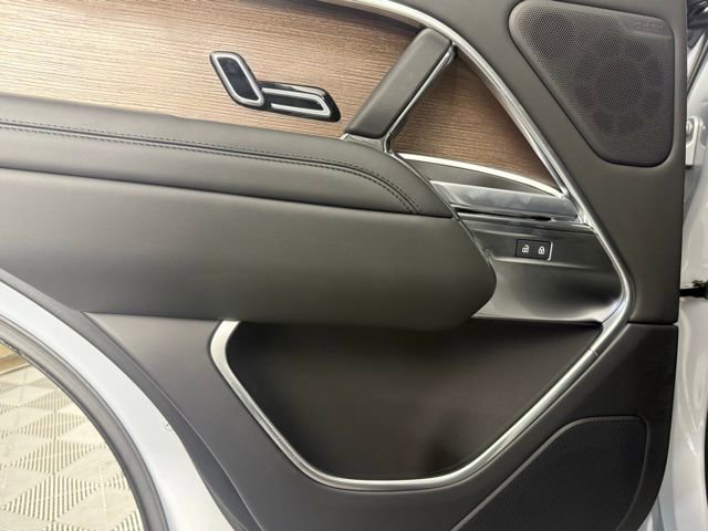 Used 2025 Land Rover Range Rover SE image 24