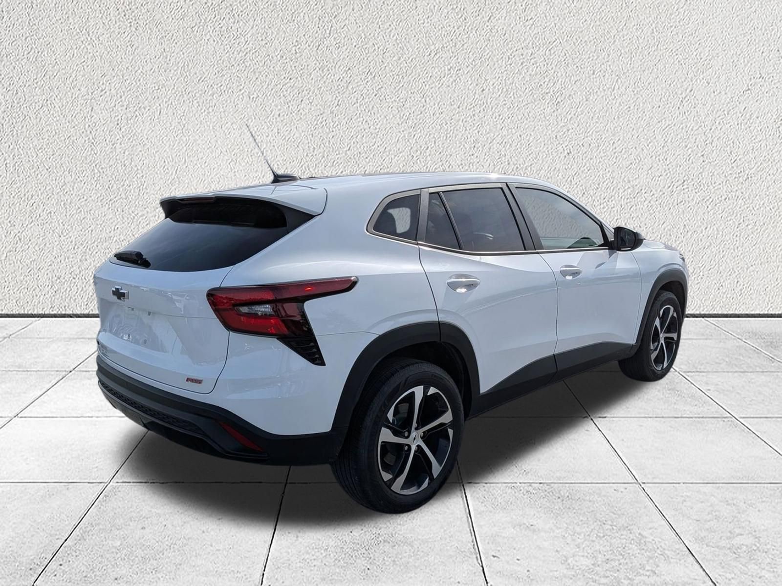 Used 2024 Chevrolet Trax RS w/ Driver Confidence Package FWD image 3