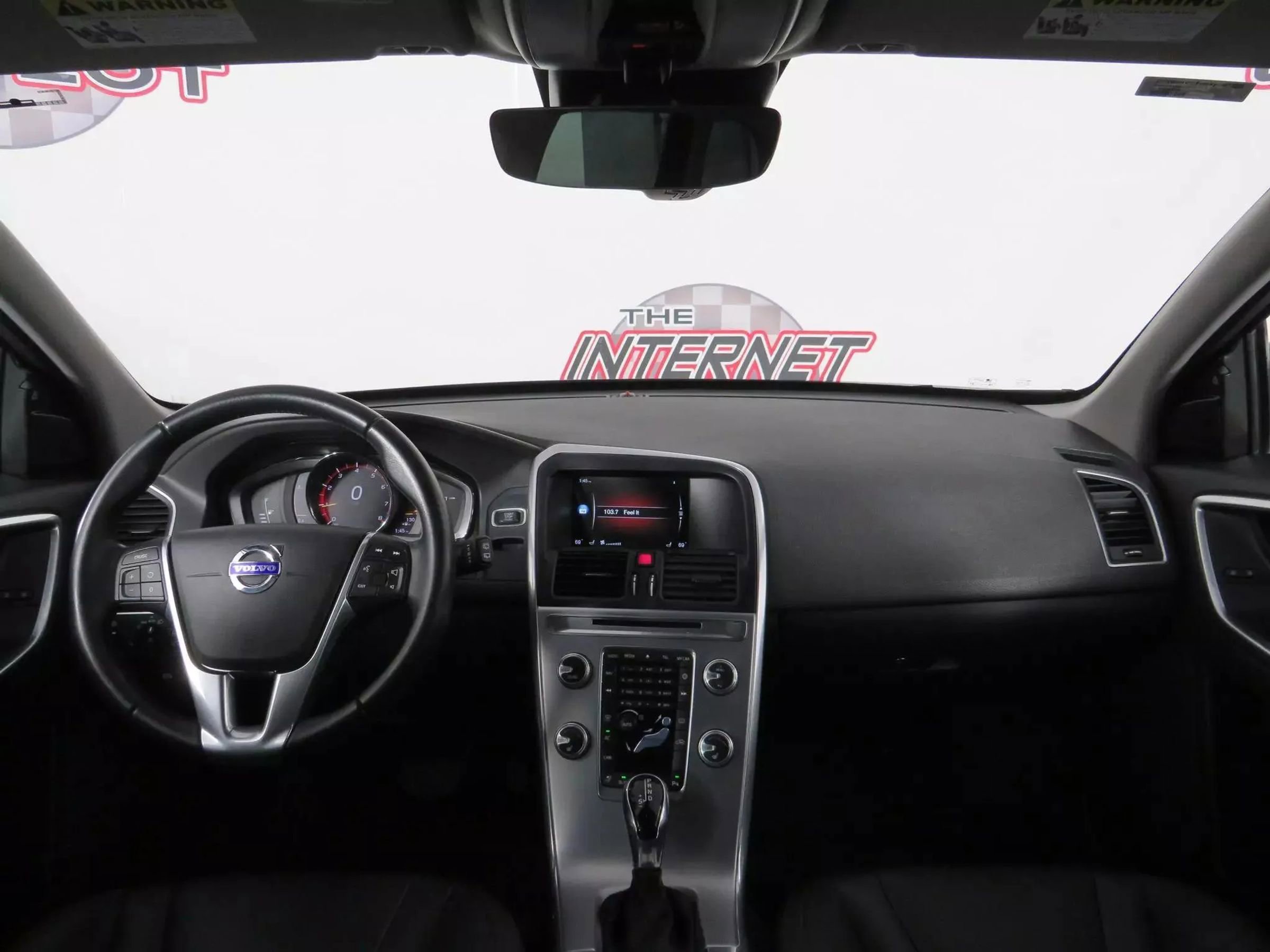 Used 2017 Volvo XC60 T6 Dynamic w/ Preferred Option Package image 10