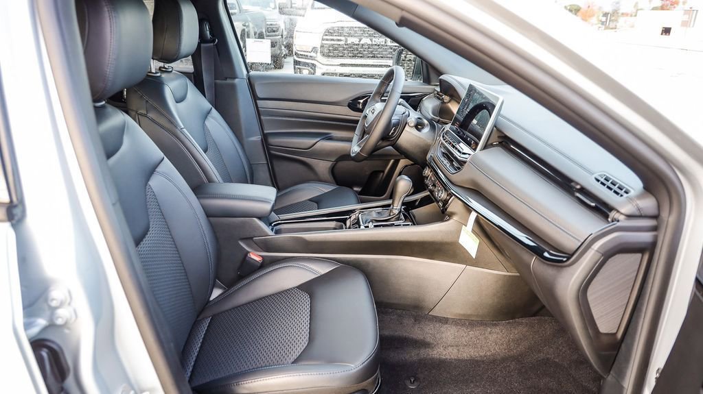 New 2026 Jeep Compass Latitude image 17