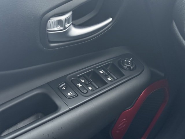 Used 2019 Jeep Renegade Trailhawk w/ Cold Weather Group II image 29