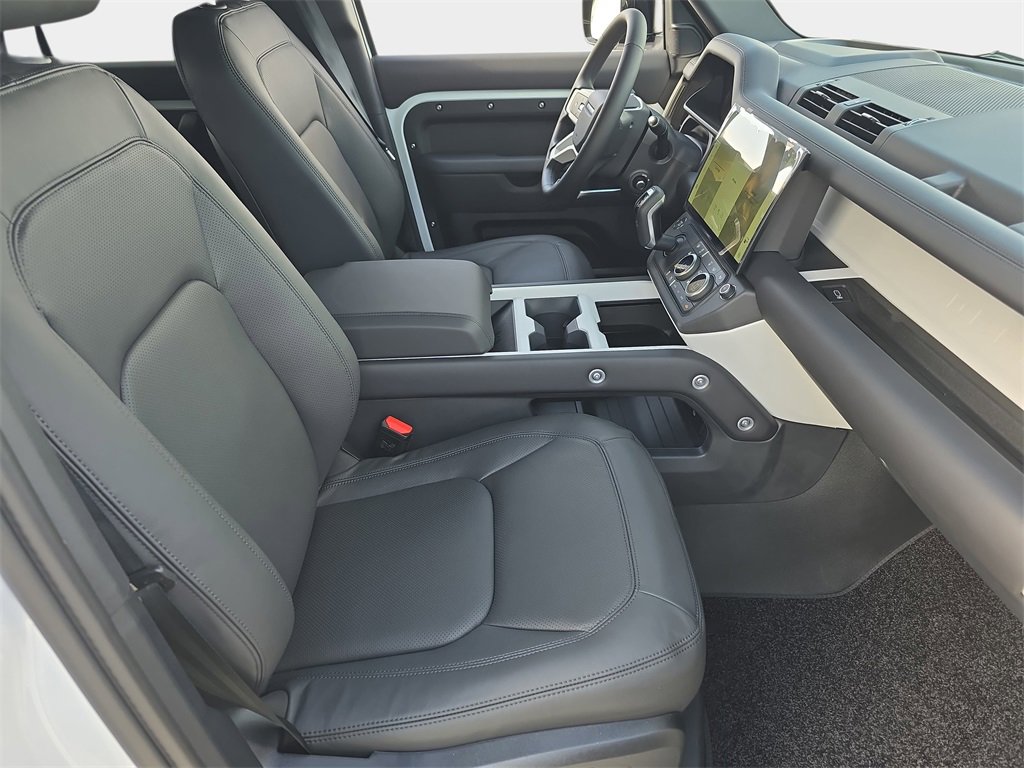 New 2026 Land Rover Defender 130 X-Dynamic SE image 10