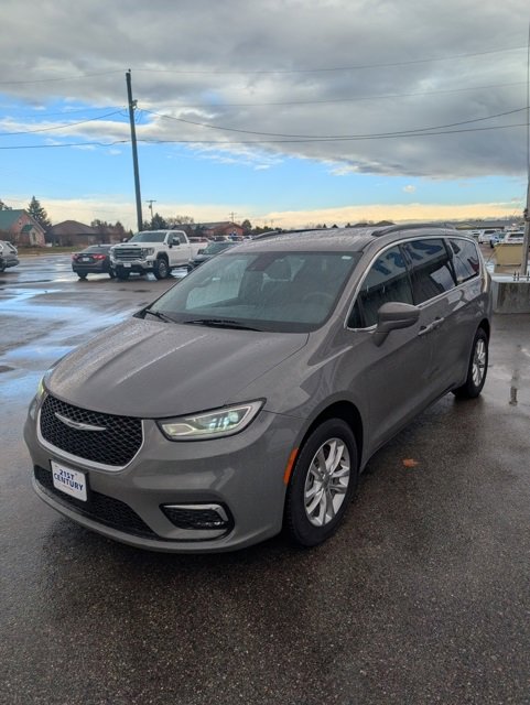 Used 2022 Chrysler Pacifica Touring image 3