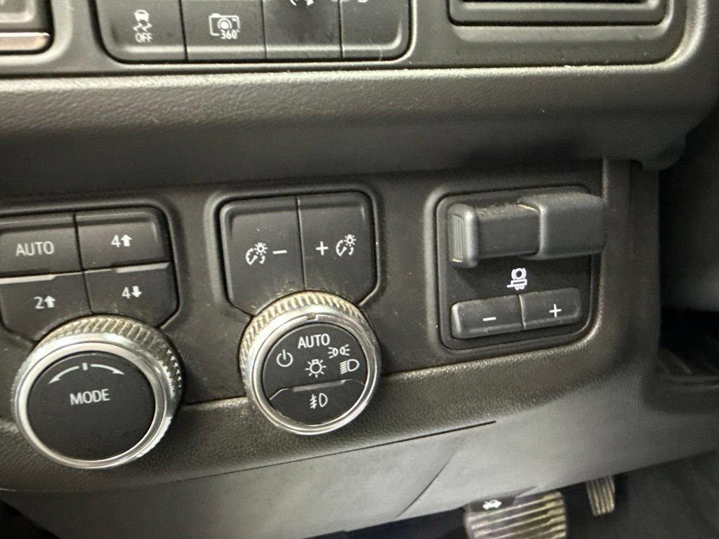 Used 2022 GMC Yukon XL SLT w/ SLT Luxury Package AWD/4WD image 29