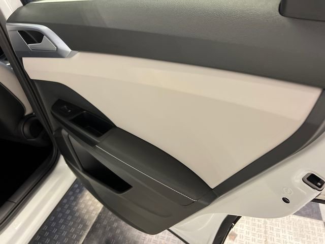 Certified 2025 Volkswagen Taos SE image 13