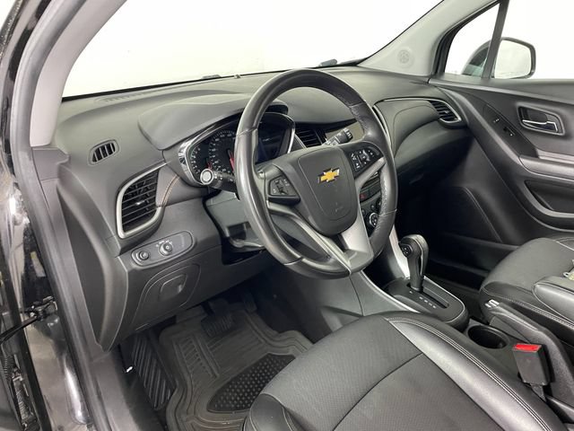 Used 2019 Chevrolet Trax LT w/ LT Convenience Package AWD/4WD image 3
