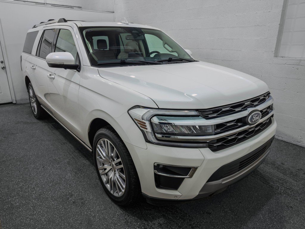 Used 2024 Ford Expedition Max Limited AWD/4WD image 2
