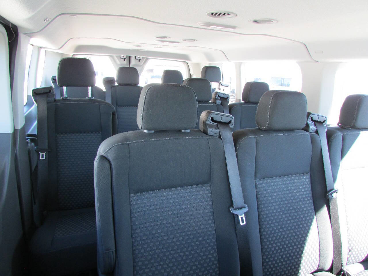 Used 2023 Ford Transit 350 XLT image 28