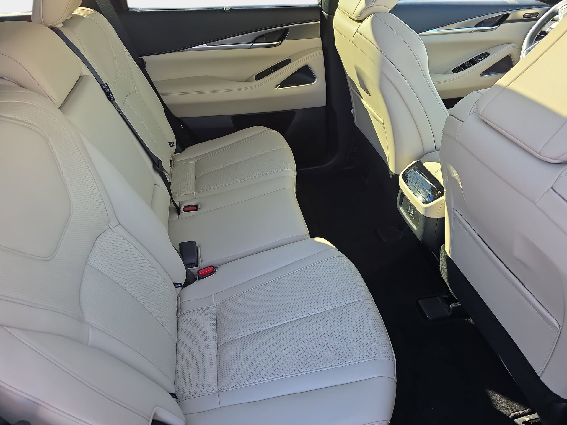 Used 2025 INFINITI QX60 Luxe w/ Cargo Package image 11