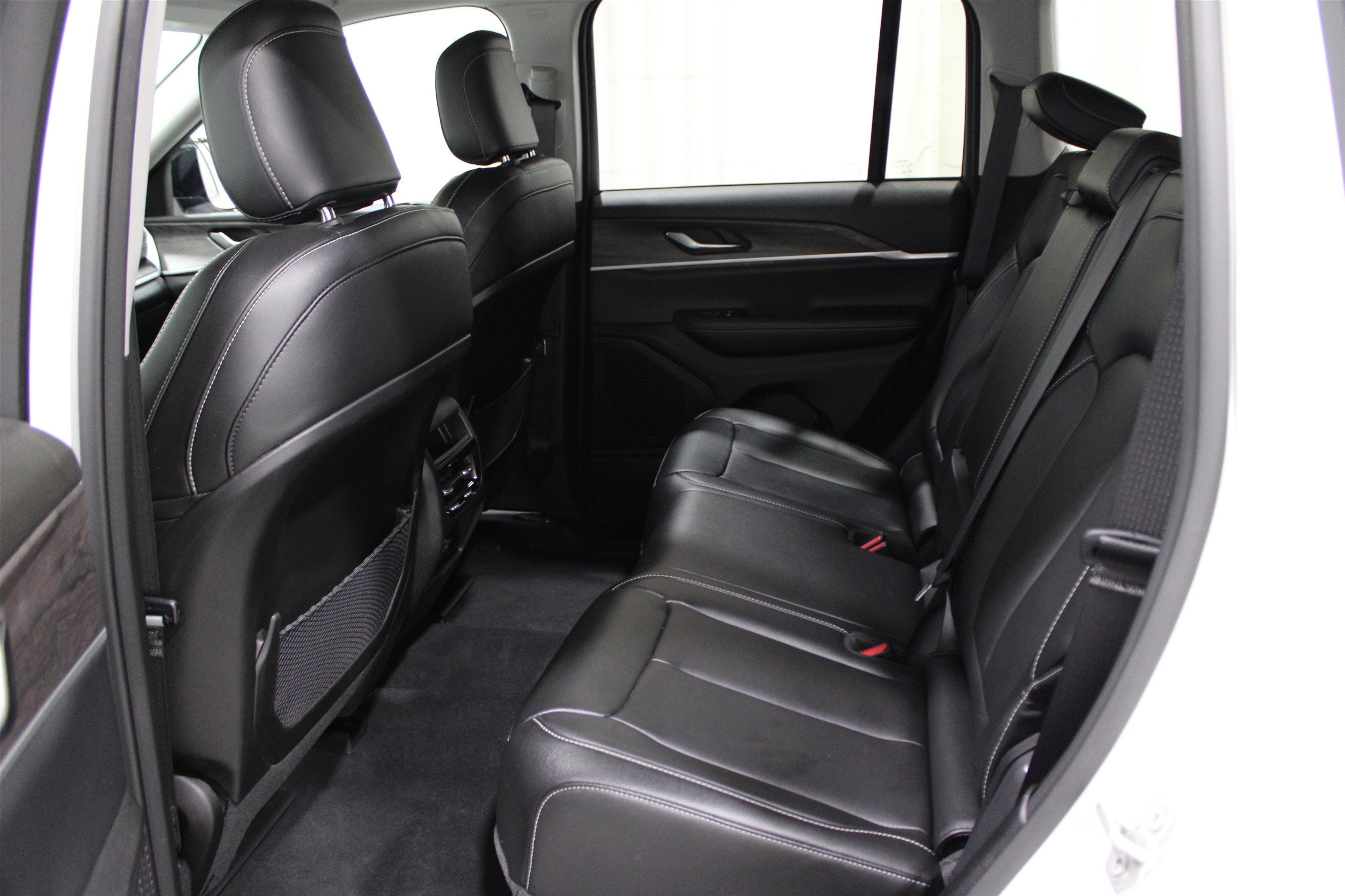 Used 2024 Jeep Grand Cherokee Limited image 20