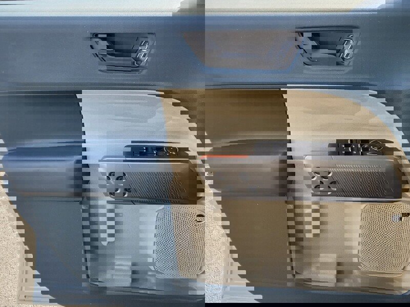 Used 2025 Ford Maverick Lariat image 25