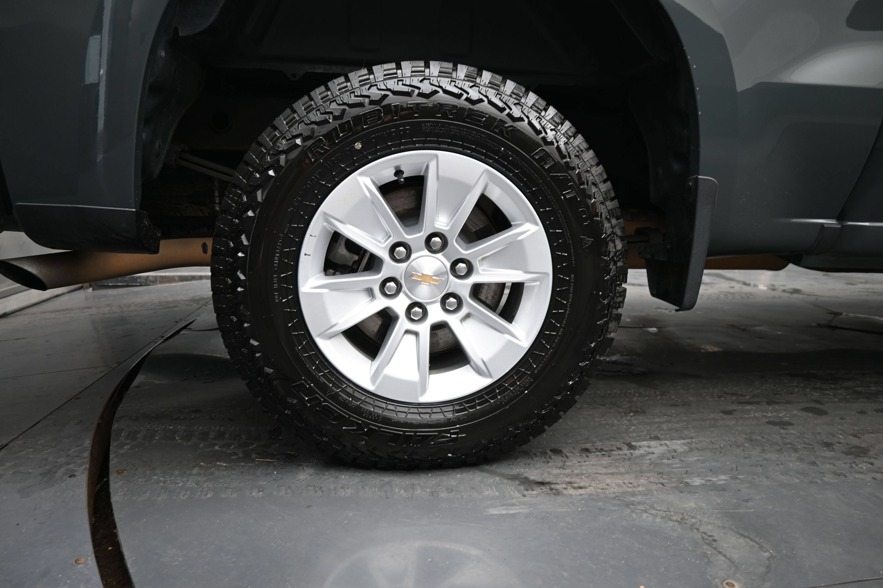 Used 2025 Chevrolet Silverado 1500 LT AWD/4WD image 11