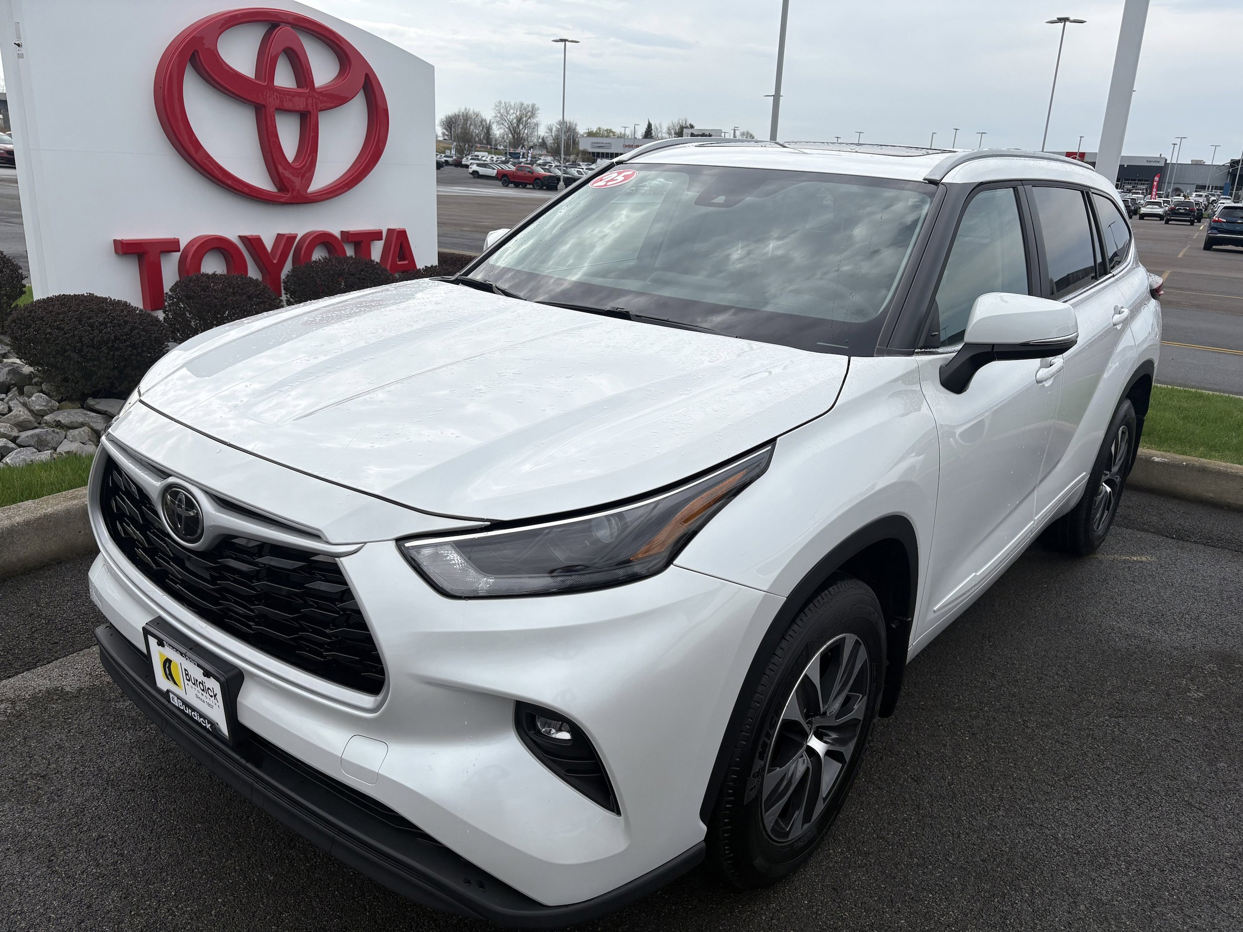 Certified 2025 Toyota Highlander XLE AWD/4WD image 10