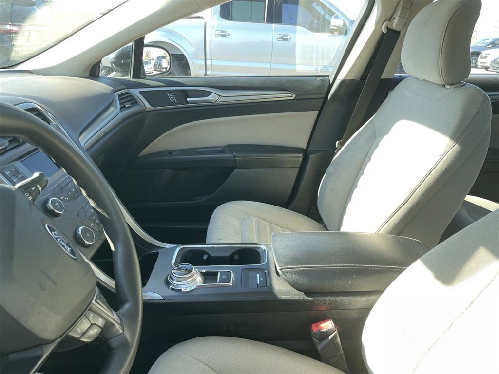 Used 2019 Ford Fusion S image 3