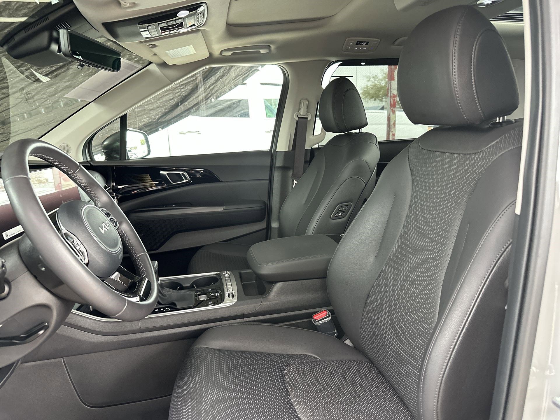 Certified 2025 Kia Carnival SX Prestige image 13