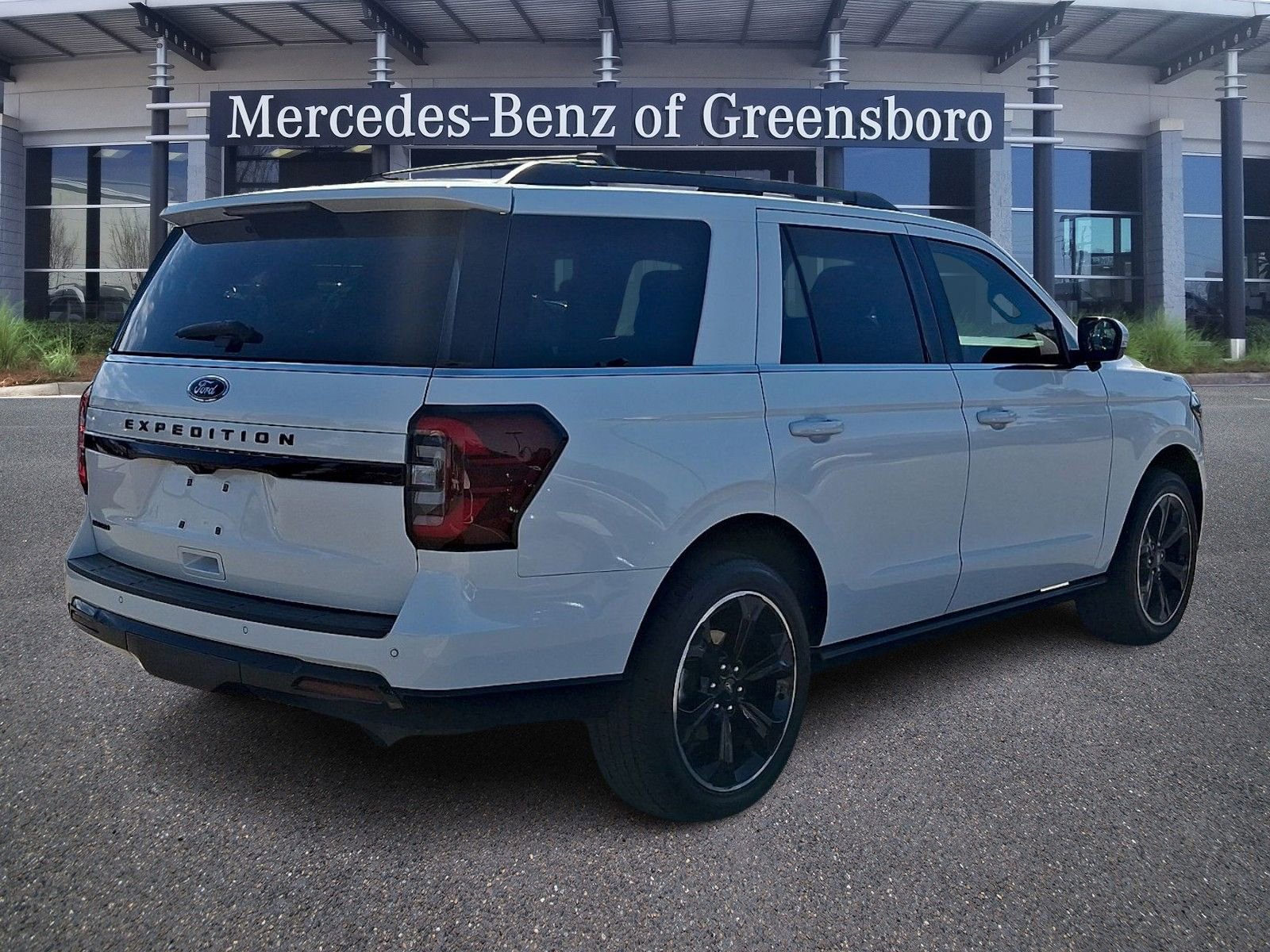 Used 2023 Ford Expedition Limited image 4