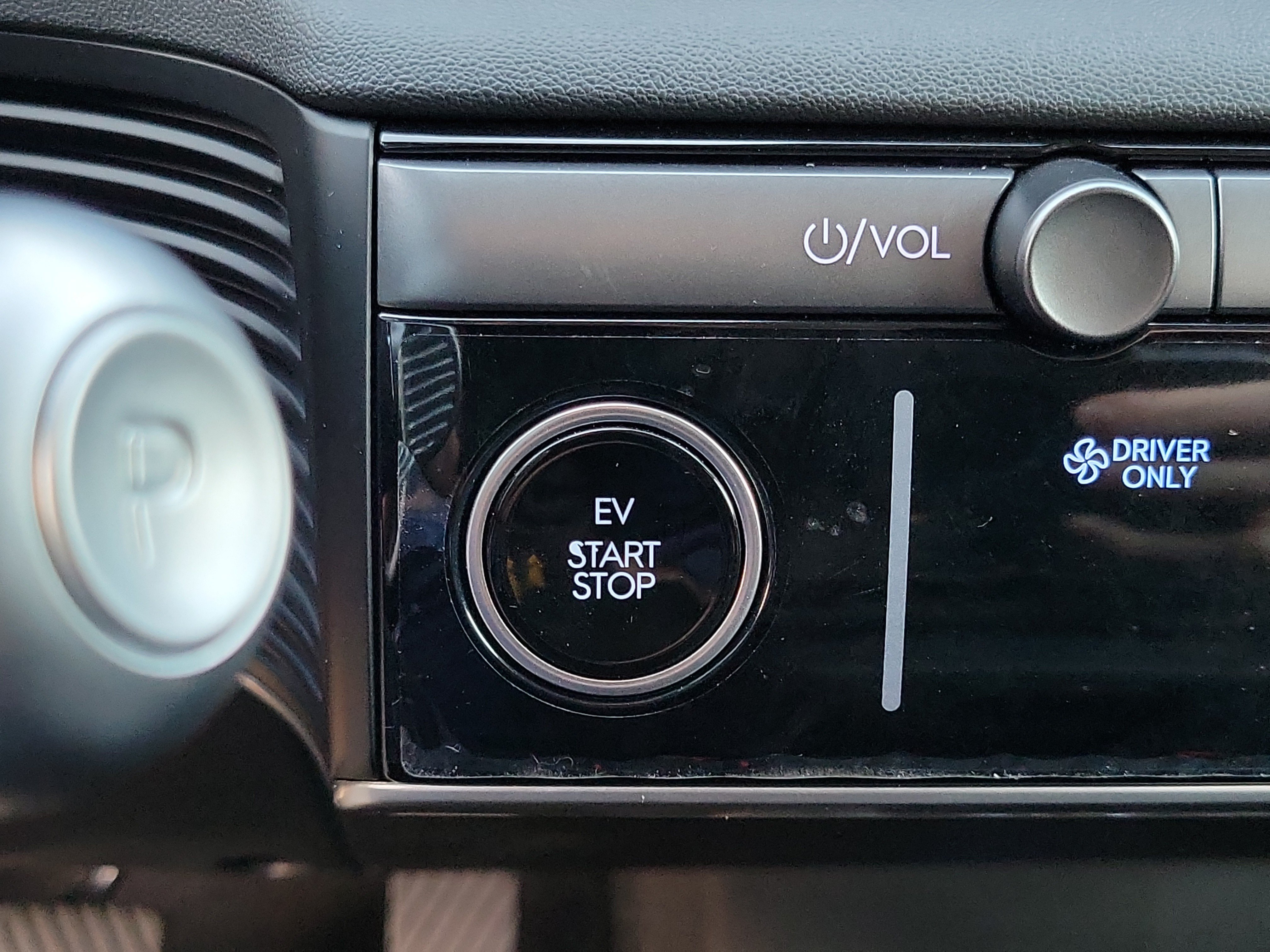 Certified 2025 Hyundai Ioniq 5 SE RWD image 15