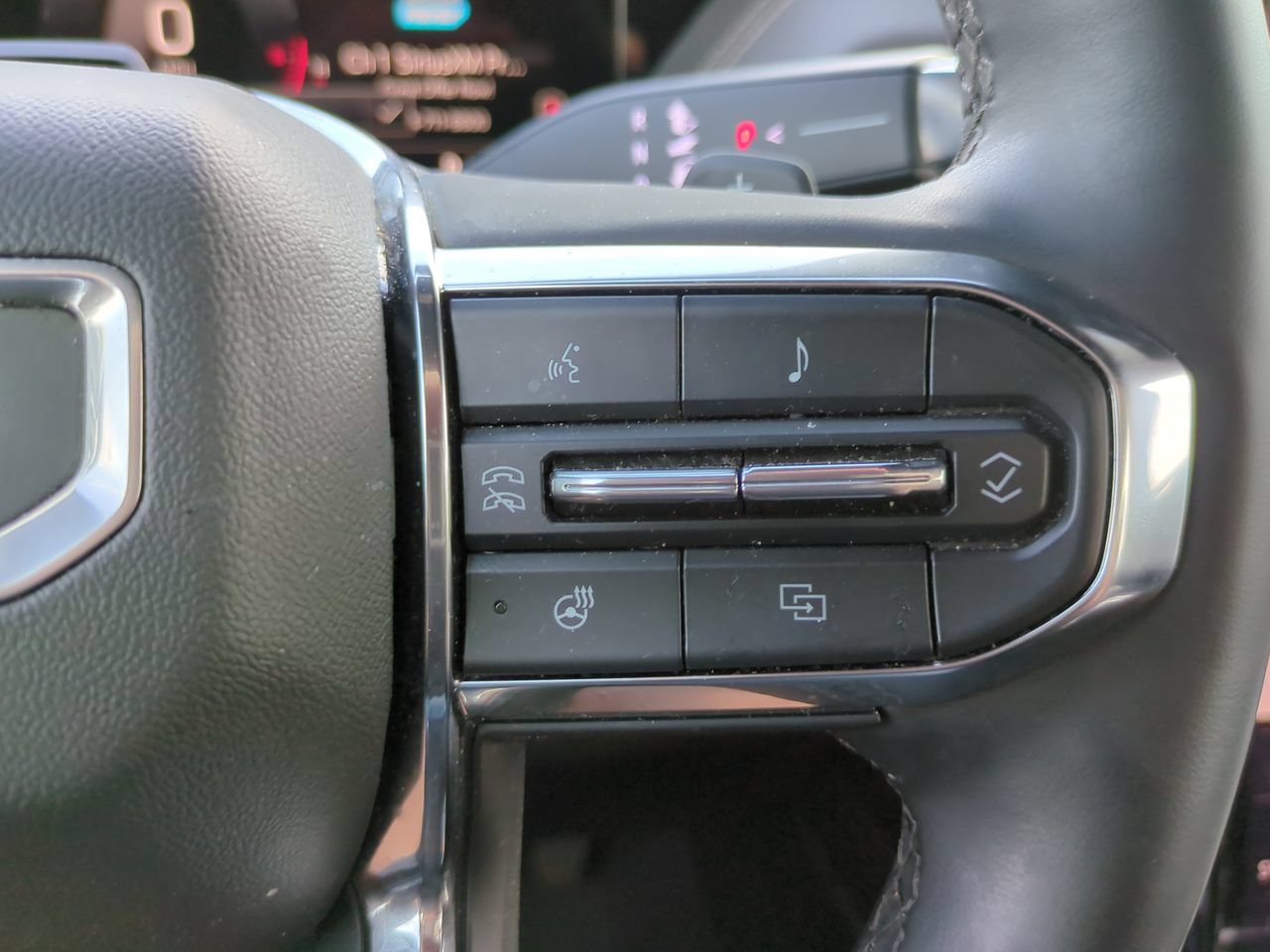 Used 2025 GMC Yukon Elevation AWD/4WD image 27