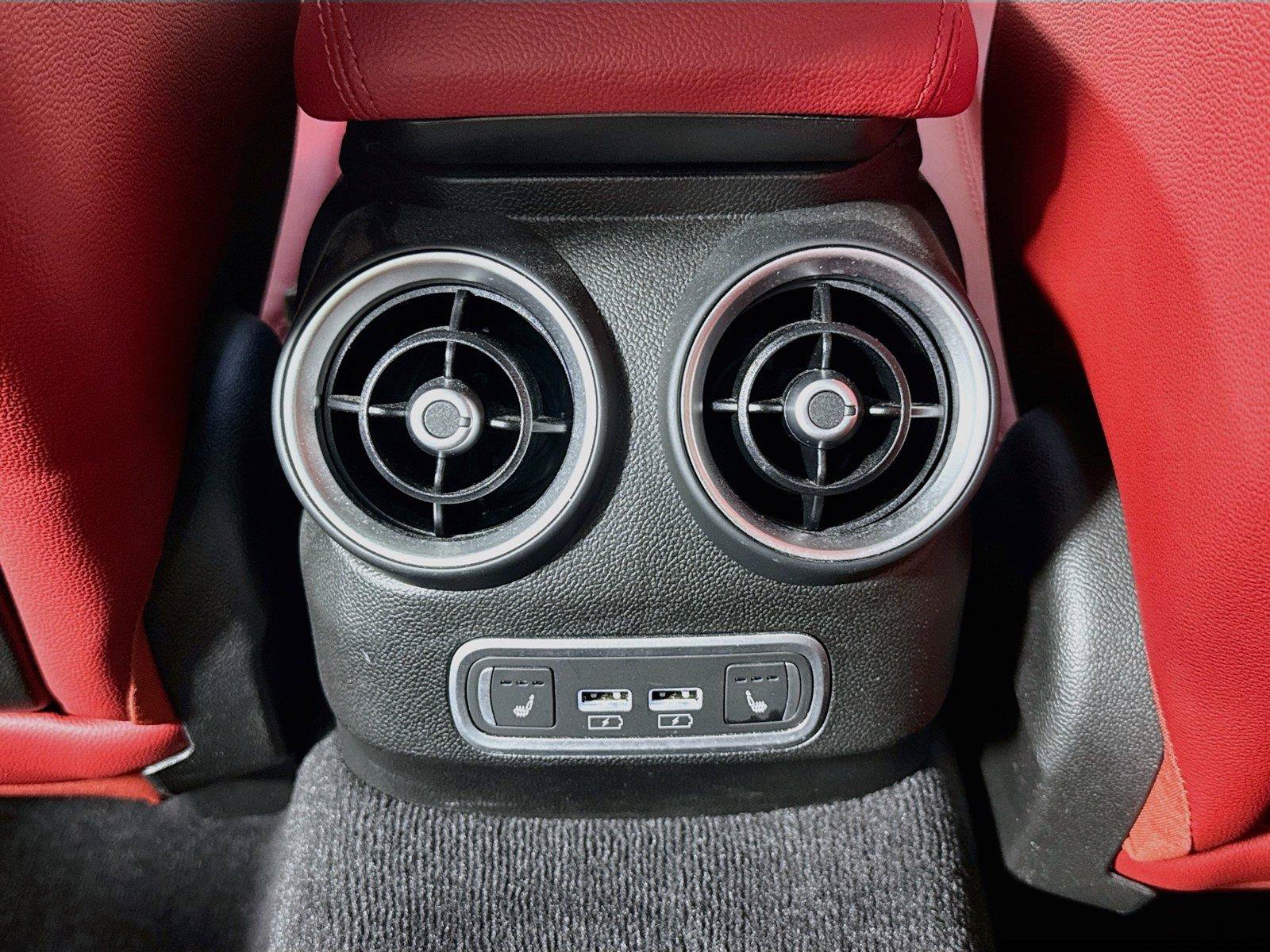 Used 2024 Alfa Romeo Giulia Veloce RWD image 27