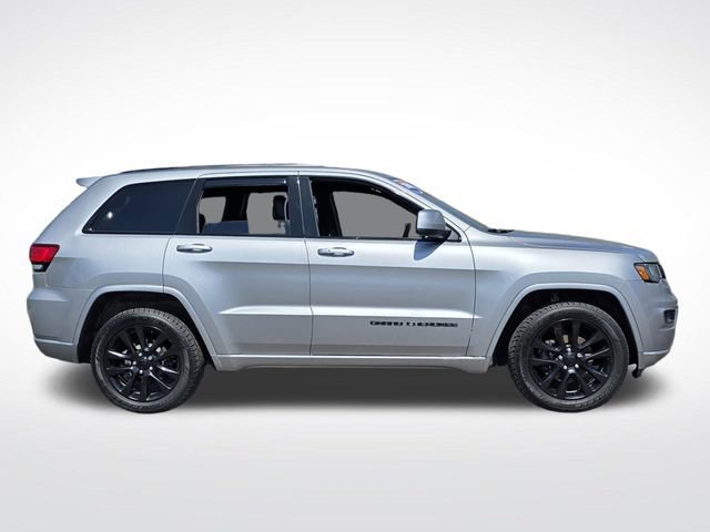 Used 2017 Jeep Grand Cherokee Altitude image 2