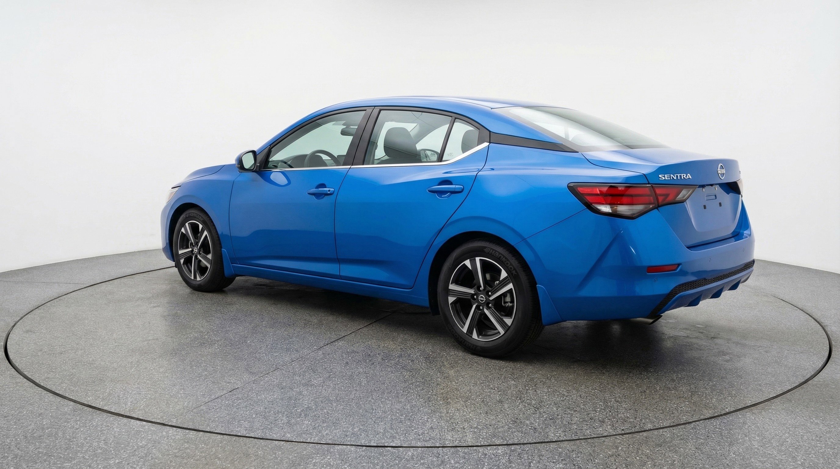 Used 2025 Nissan Sentra SV image 6