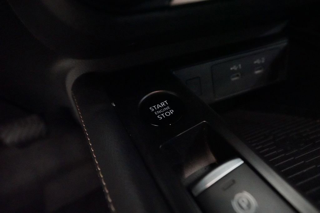 Used 2025 Nissan Kicks SV image 28