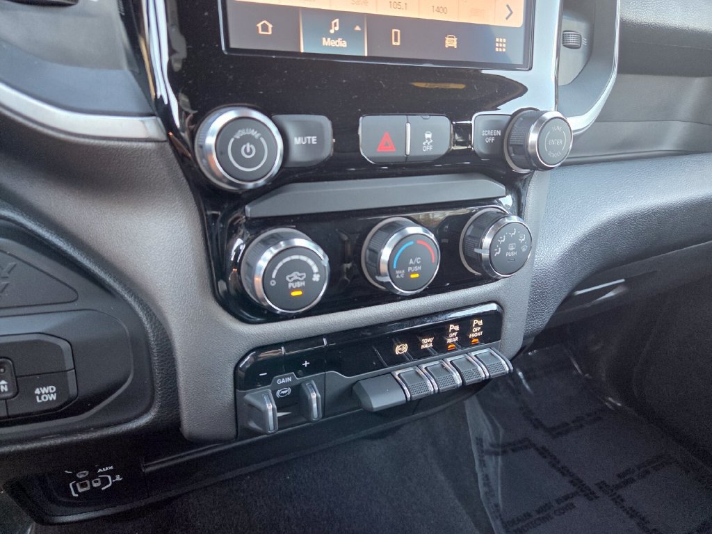 Used 2025 RAM 2500 Big Horn AWD/4WD image 27