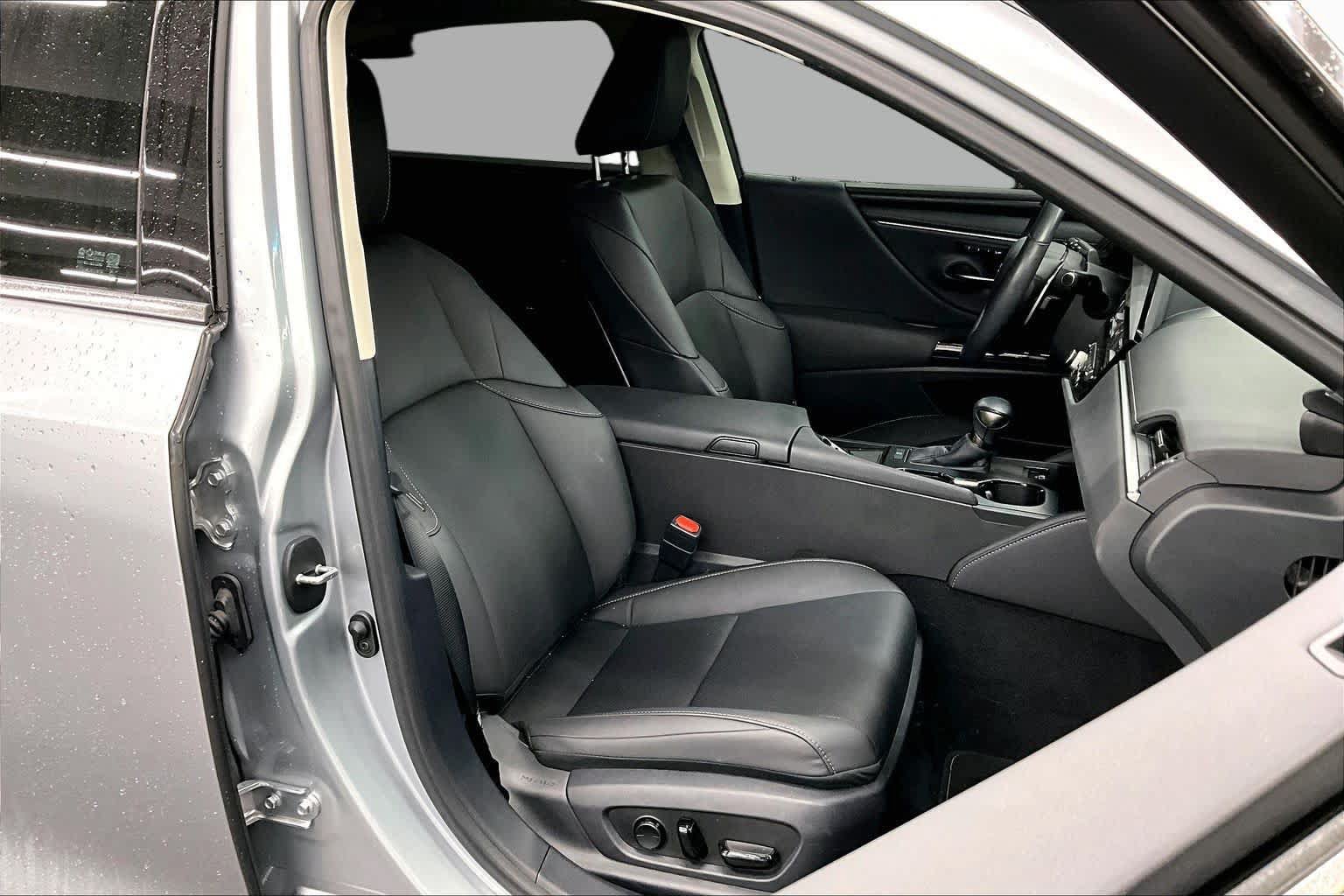 Used 2024 Lexus ES 350 w/ Premium Package FWD image 9