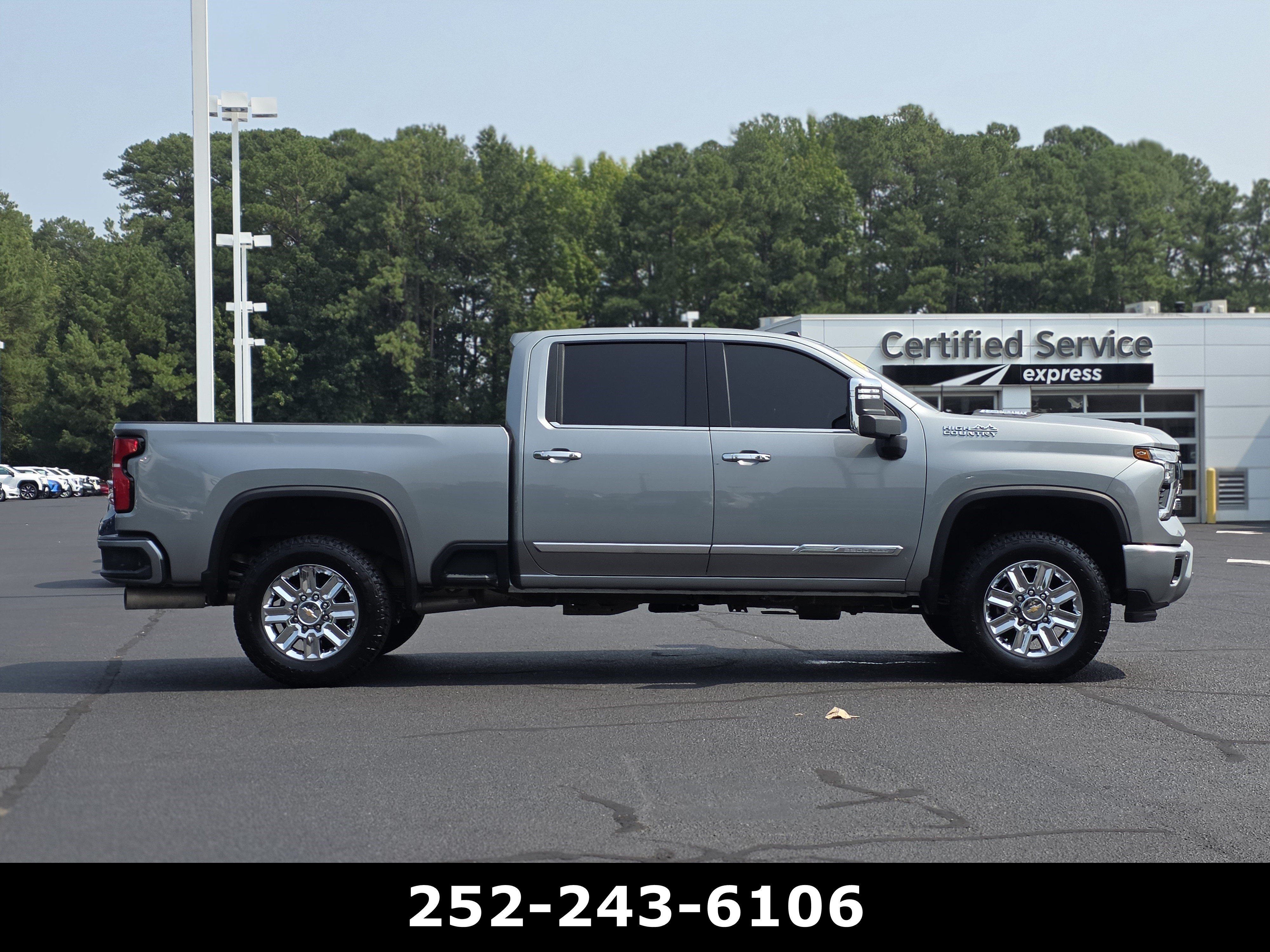 Used 2024 Chevrolet Silverado 2500 High Country w/ Technology Package AWD/4WD image 8