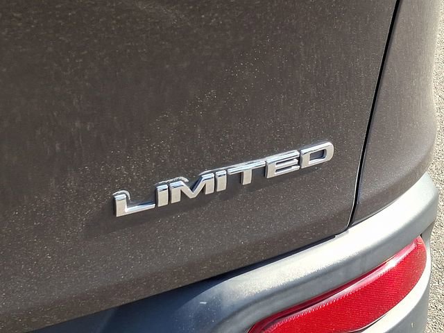 Used 2015 Jeep Cherokee Limited w/ Luxury Group FWD image 30