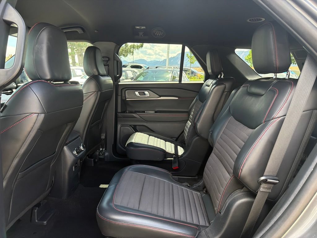 Used 2025 Ford Explorer ST-Line AWD/4WD image 18
