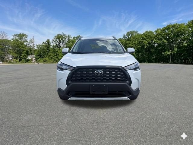 Used 2023 Toyota Corolla Cross LE AWD/4WD image 3