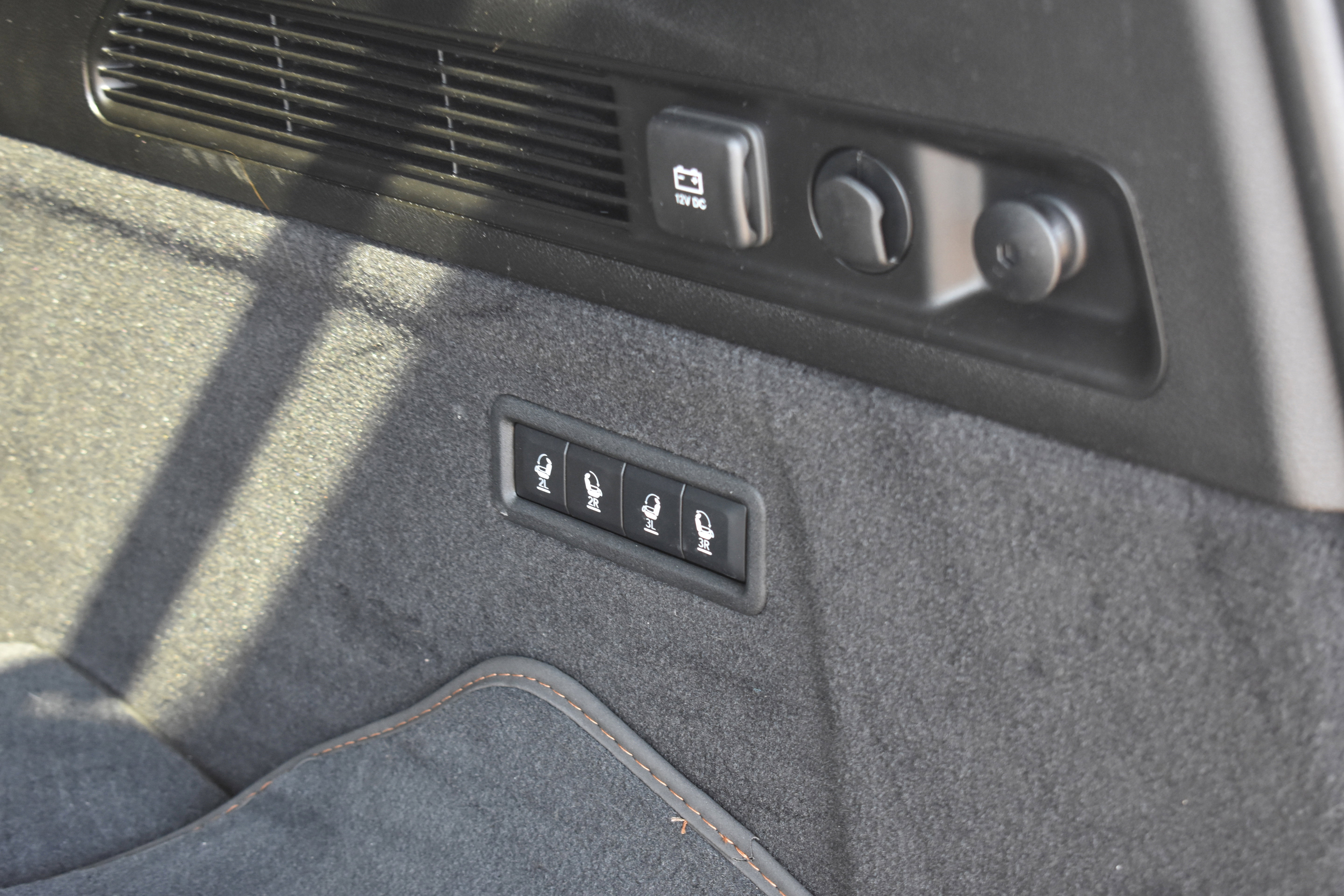 Used 2024 Jeep Grand Wagoneer L Series III w/ Rear Seat Video Group 1 AWD/4WD image 40